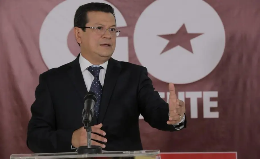Hugo en casa de campaña