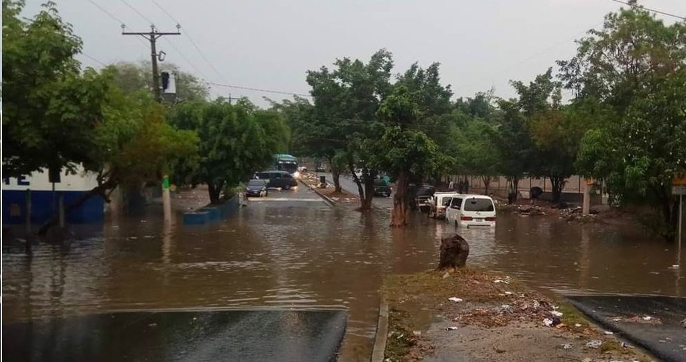 Calle inundada en Cimas de San Bartolo