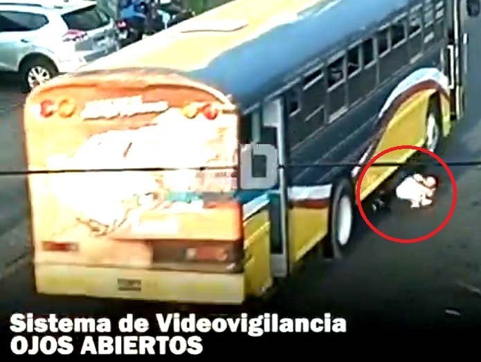 Joven arrollado por bus en San Miguel 2