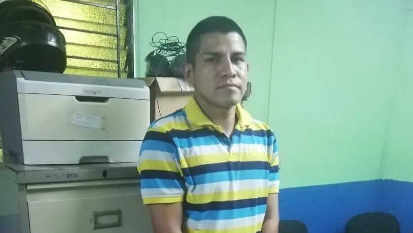 Por estrangular a compañera