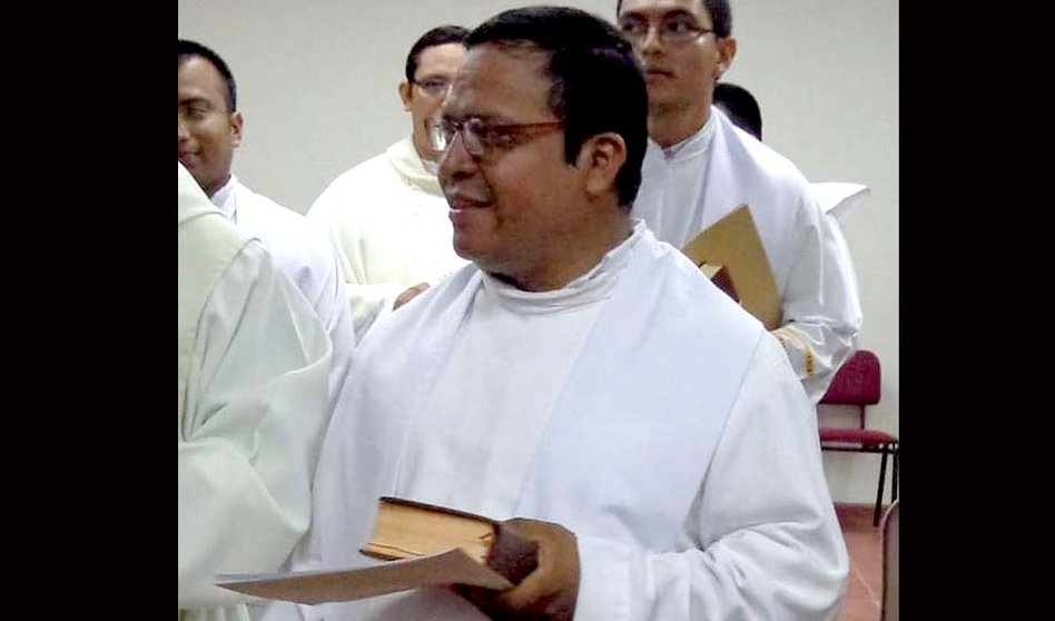 Padre Ricardo Cortez foto tomada de la parroquia San José de la Montaña2