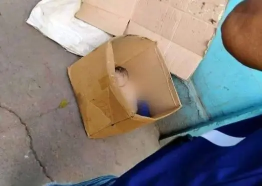 Bebé abandonado en Filipinas