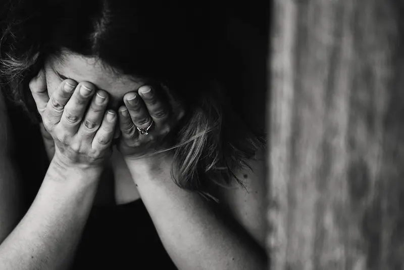 mujer llorando