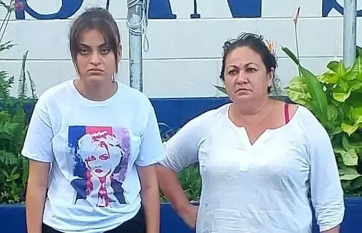 Madre e hija por extorsión