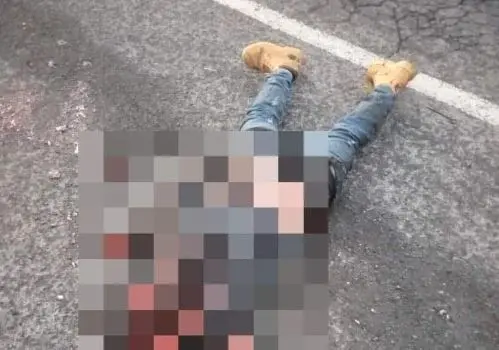 Se quedó dormido en la calle