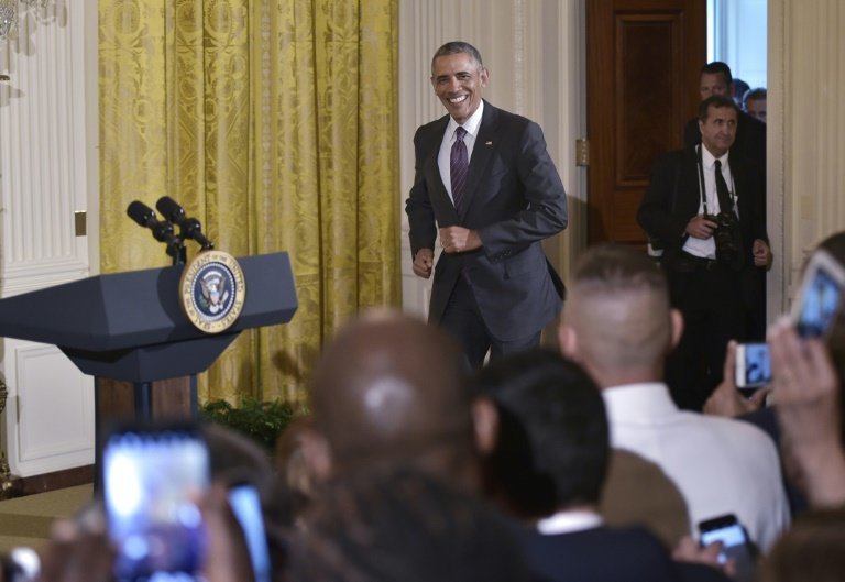 <p>El presidente estadounidense Barack Obama llega al estrado para hablar durante una recepción en el mes LGBT en la Casa Blanca el 9 de junio de 2016 en Washington</p>
