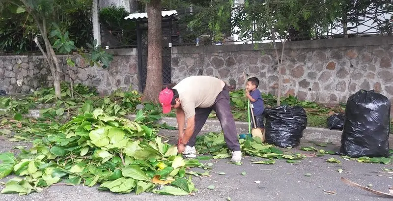 Guillermo Orellana celebró el Dïa del Padre trabajando con su nieto