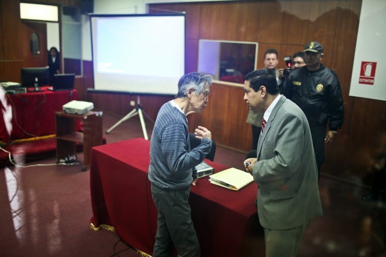 <p>El expresidente peruano Alberto Fujimori (1990-2000) comparece ante el juez el 7 de noviembre de 2013, en Lima</p>