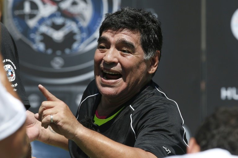 <p>El argentino Diego Maradona durante un partido de fútbol organizado por la marca de relojes Hublot, en París, el 9 de junio de 2016</p>