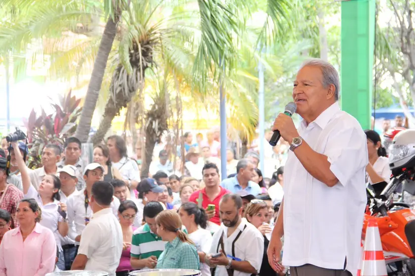 Presidente en guayabera