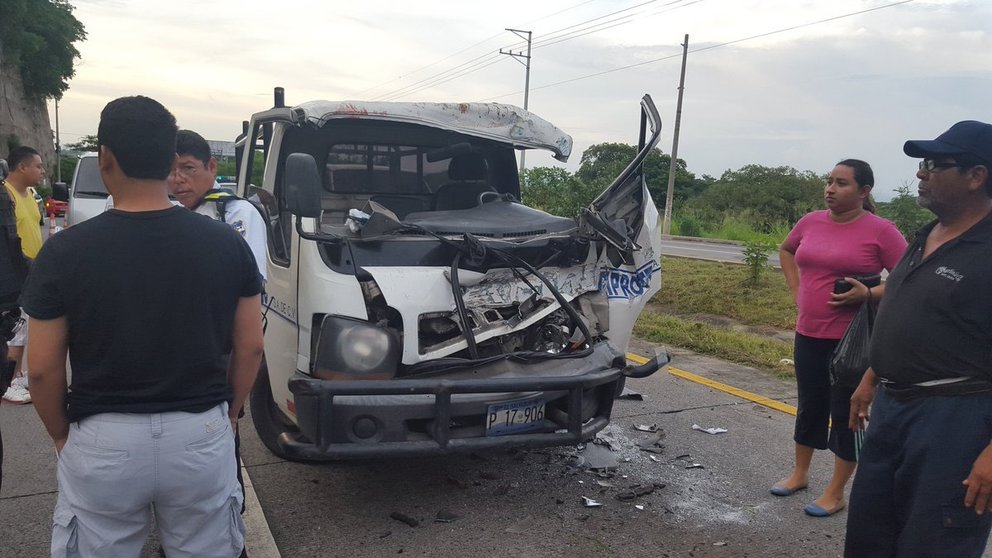 Accidente de tránsitp autopista a Comalapa