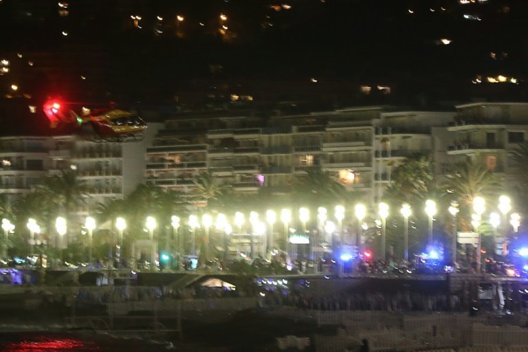 <p>Vista de la costa de Niza cerca del lugar del ataque que dejó decenas de muertos el 14 de julio de 2016</p>