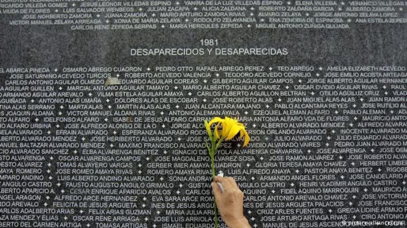 Muro desaparecidos y asesinados en la guerra.