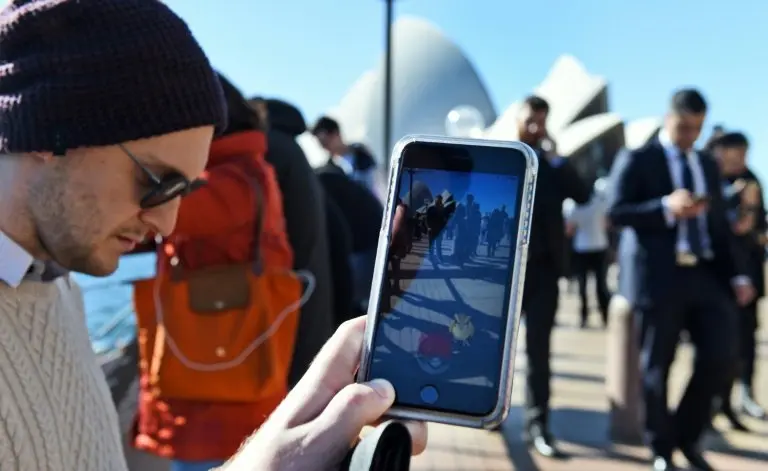 <p>Jugadores de Pokémon Go frente a la Ópera de Sydney el 15 de julio de 2016</p>