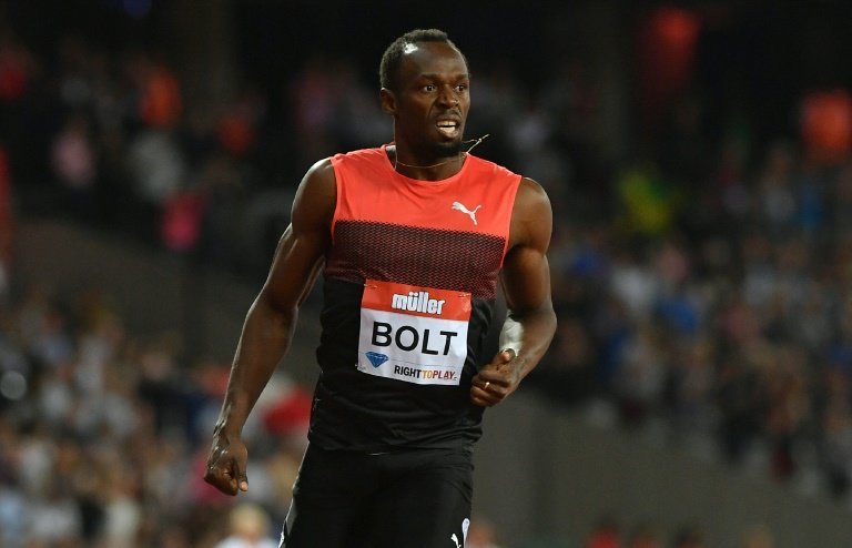 <p>El velocista jamaicano Usain Bolt en plena acción en los 200 metros de la reunión de atletismo de Londres el 22 de julio de 2016</p>
