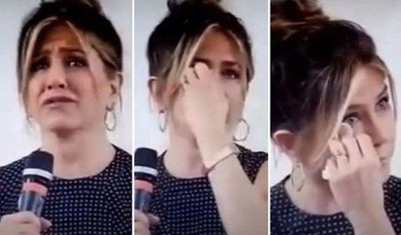 Jennifer Aniston llora