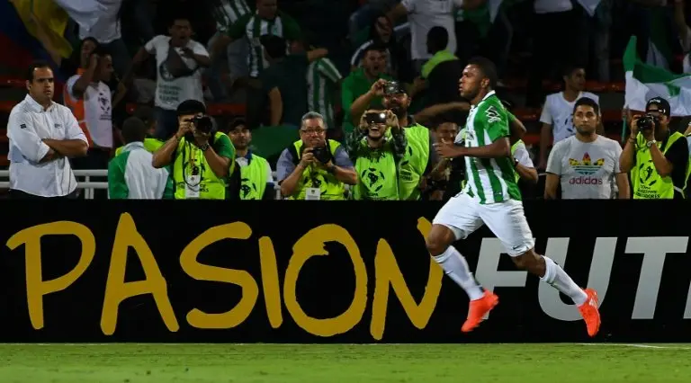 <p>Miguel Angel Borja celebra el gol de la victoria 1-0 de Atlético Nacional sobre Independiente del Valle de Ecuador, en la final de la Copa Libertadores de América jugada el 27 de mayo de 2016 en Medellín</p>