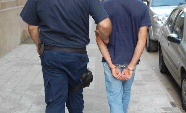 foto de referencia de adolescente detenido