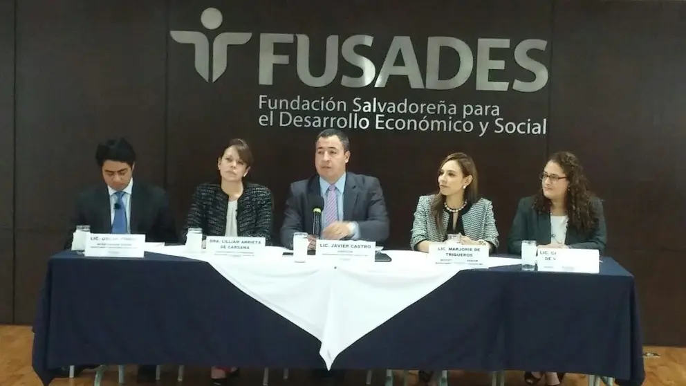 FUSADES