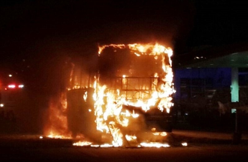 bus incendiado