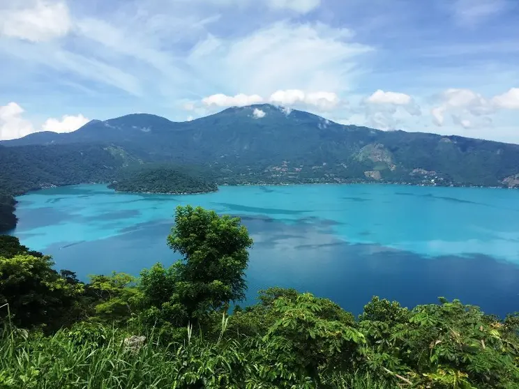 Lago de Coatepeque turquesa