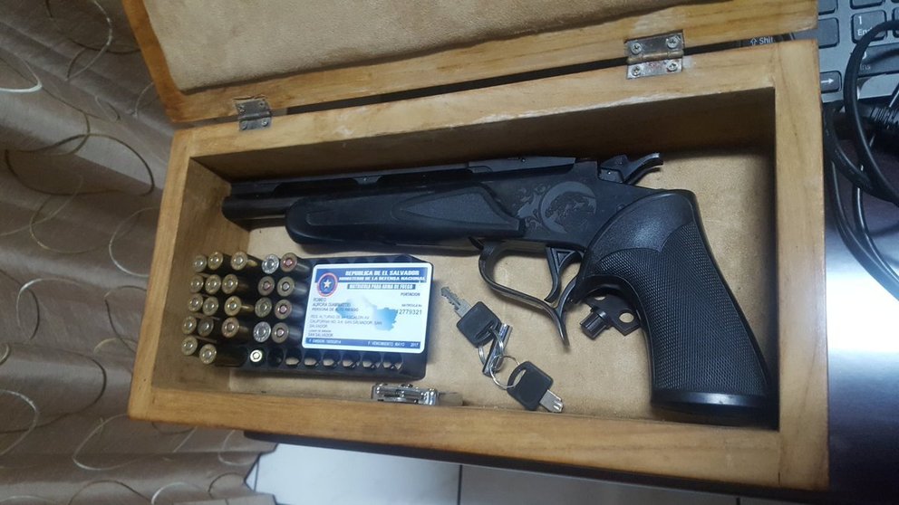 Arma localizada en casa de Funes a nombre de Giamattei