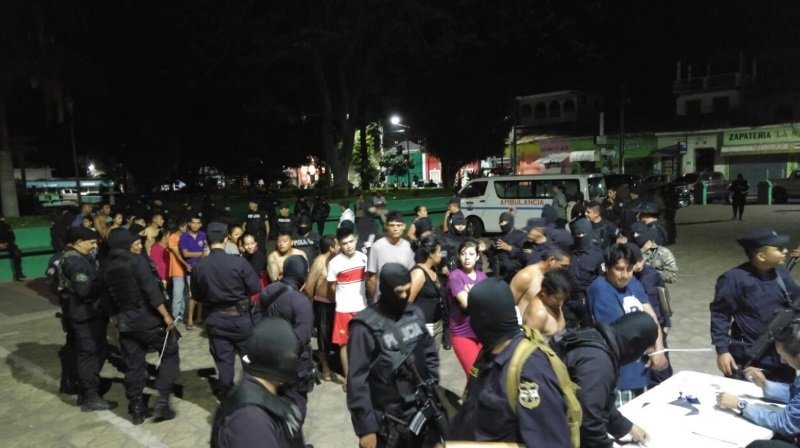 FGR y PNC detienen a 49 pandilleros de la 18 Sureños en Ilobasco/ Foto PNC.