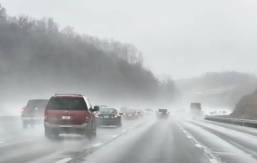 carretera con lluvia