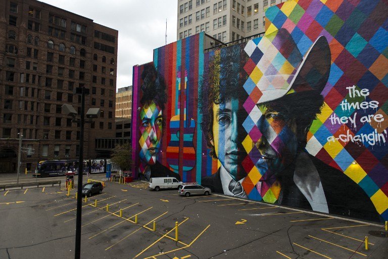 A mural of songwriter Bob Dylan by Brazilian artist Eduardo Kobra is on display in downtown Minneapolis, Minnesota on October 15, 2016. On October 13, 2016, Dylan was awarded the Nobel Prize in Literature.
Dylan is the second Nobel laureate in literature from Minnesota after Sinclair Lewis, whose biting satire of Midwestern life and the race to materialism won him the prize in 1930, a first by an American. Dylan's Nobel comes months after Minnesota's other musical luminary -- Prince, who proudly associated himself with the Minneapolis area -- died of an accidental painkiller overdose.
 / AFP PHOTO / STEPHEN MATUREN / TO GO WITH AFP STORY by Shaun TANDON, "For Dylan, aura of mystery extends to hometown"
RESTRICTED TO EDITORIAL USE - MANDATORY MENTION OF THE ARTIST UPON PUBLICATION - TO ILLUSTRATE THE EVENT AS SPECIFIED IN THE CAPTION