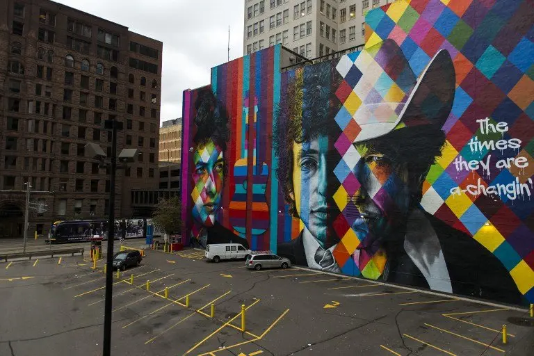 A mural of songwriter Bob Dylan by Brazilian artist Eduardo Kobra is on display in downtown Minneapolis, Minnesota on October 15, 2016. On October 13, 2016, Dylan was awarded the Nobel Prize in Literature.
Dylan is the second Nobel laureate in literature from Minnesota after Sinclair Lewis, whose biting satire of Midwestern life and the race to materialism won him the prize in 1930, a first by an American. Dylan's Nobel comes months after Minnesota's other musical luminary -- Prince, who proudly associated himself with the Minneapolis area -- died of an accidental painkiller overdose.
/ AFP PHOTO / STEPHEN MATUREN / TO GO WITH AFP STORY by Shaun TANDON, "For Dylan, aura of mystery extends to hometown"
RESTRICTED TO EDITORIAL USE - MANDATORY MENTION OF THE ARTIST UPON PUBLICATION - TO ILLUSTRATE THE EVENT AS SPECIFIED IN THE CAPTION