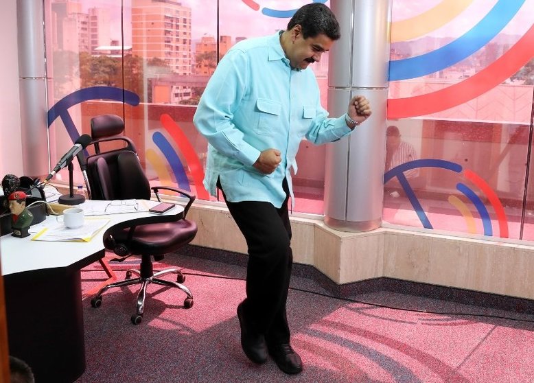 Maduro bailando
