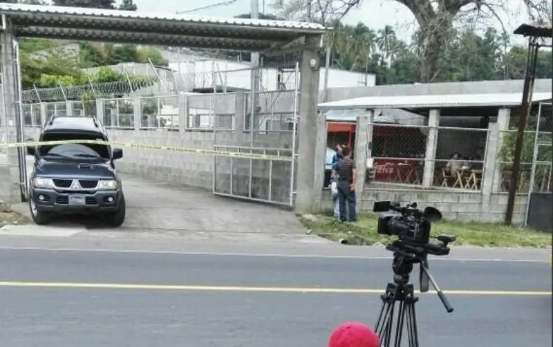 Autolote en la carretera Troncal del Norte/ Foto Mauricio Menotty