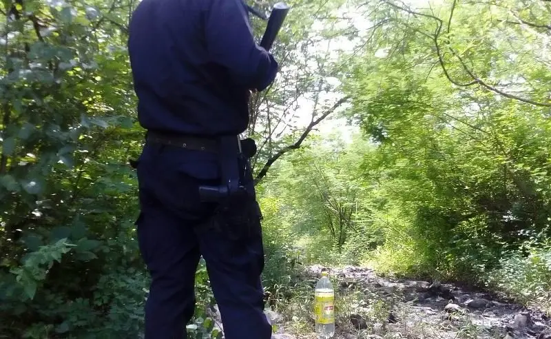 Policía en predio baldío