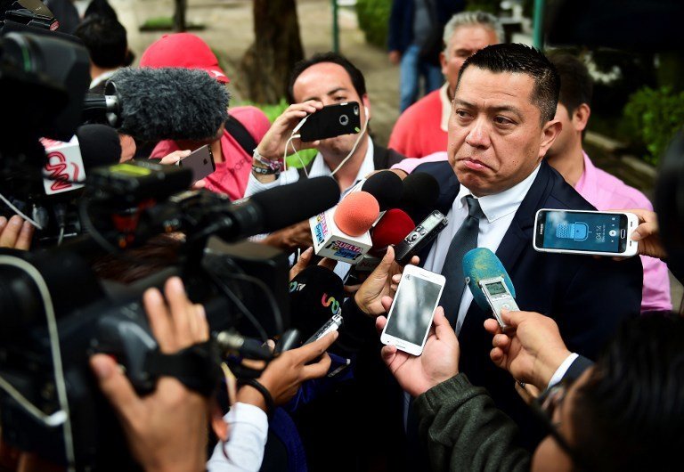 Andres Granados, lawyer of imprisoned Mexican drug lord Joaquin &#34;El Chapo&#34; Guzman, answers questions to journalists in Mexico City on September 26, 2016. / AFP PHOTO / RONALDO SCHEMIDT