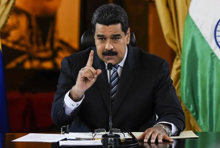 Venezuela's President Nicolas Maduro delivers a sppech after signing agreements with India's oil and gas company ONGC, at the Miraflores presidential palace in Caracas on November 4, 2016. / AFP PHOTO / Juan BARRETO