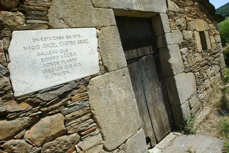 (FILES) This file photo taken on June 9, 2005 shows a plaque reading 'Angel Castro Argiz was born in this house in 1875, a Galician who emigrated to Cuba where he planted trees which still blossom' on the small limestone house of Fidel Castro's father house, in Lancara, a village 20 kilometres (12 miles) from Lugo, northwestern Spain.
Cuba's socialist icon and father of his country's revolution Fidel Castro died on November 25, 2016, aged 90, after defying the United States during a half-century of ironclad rule and surviving the eclipse of global communism.
/ AFP PHOTO / MIGUEL RIOPA