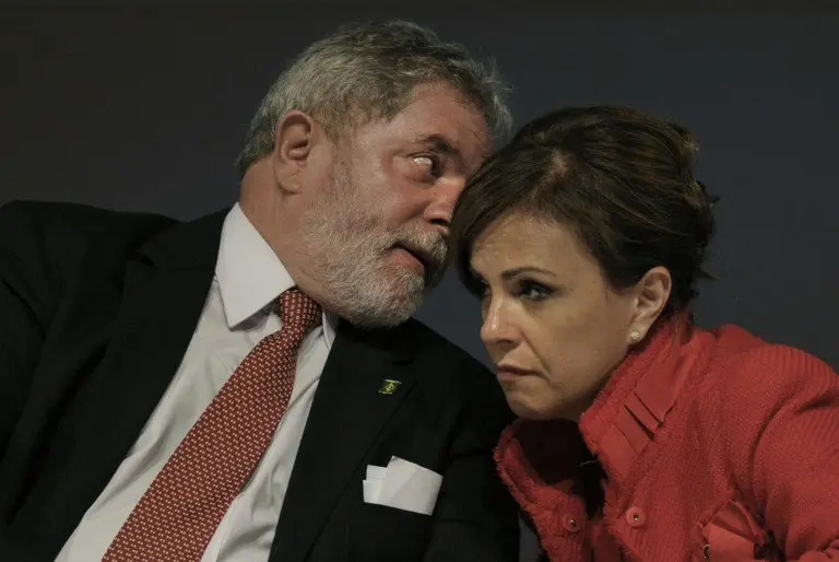 Brazil's President Luiz Inacio Lula da Silva (L) talks with El Salvador's First Lady Vanda Pignato, during a ceremony at Sao Paulo's State Industry Federation (FIESP) headquarters, in Sao Paulo, Brazil, on August 9, 2010. AFP PHOTO/Mauricio LIMA / AFP PHOTO / MAURICIO LIMA