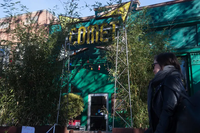 A woman walks past the Comet Ping Pong restaurant in Washingon, DC, on December 5, 2016.
An assault rifle-wielding gunman's appearance at a Washington pizzeria that was falsely reported to house a pedophile ring has elevated worries over the unrelenting rise of fake news and malicious gossip on the internet. No one was injured when 28-year-old Edgar Maddison Welch strode into the Comet Ping Pong restaurant, packed with families on a Sunday afternoon, and fired off a round from his AR-15.
 / AFP PHOTO / NICHOLAS KAMM