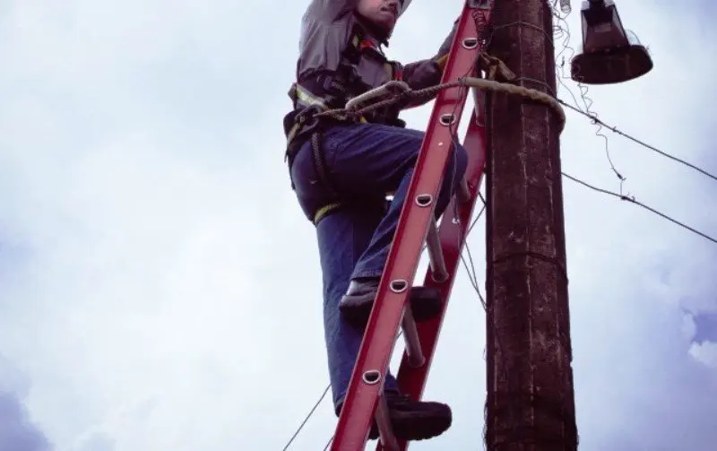 Trabajador energía eléctrica