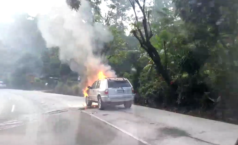 carro incendiado