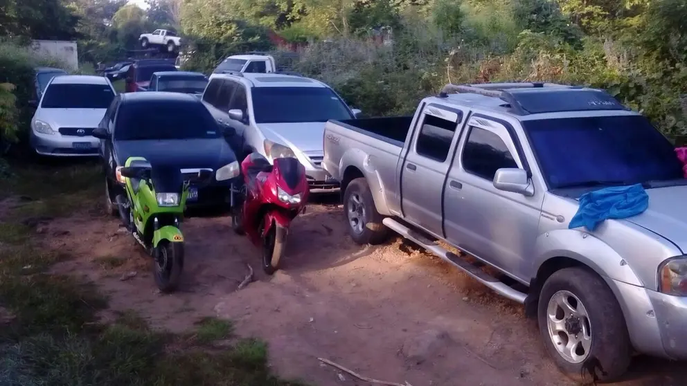 carros de pandilleros detenidos