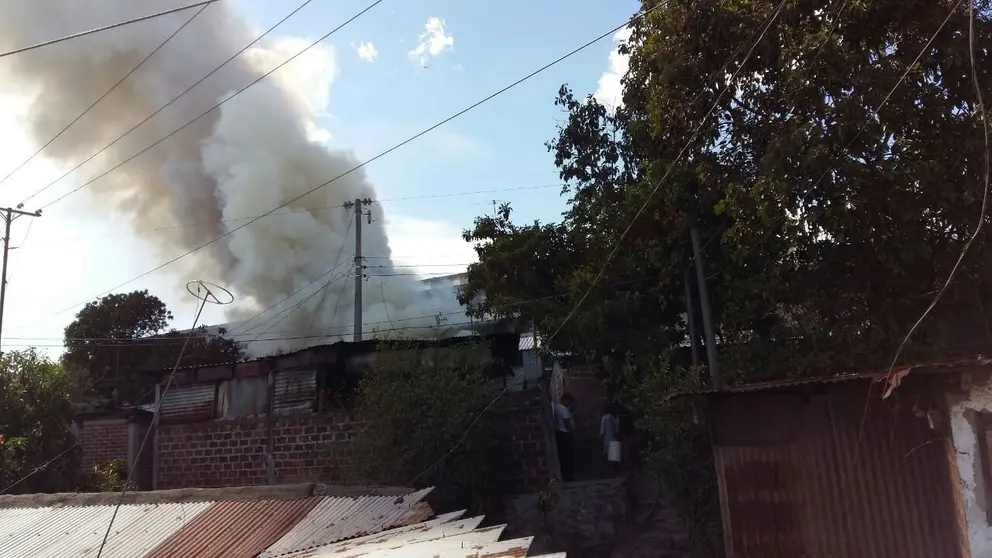 incendio en colonia Tres de Mayo