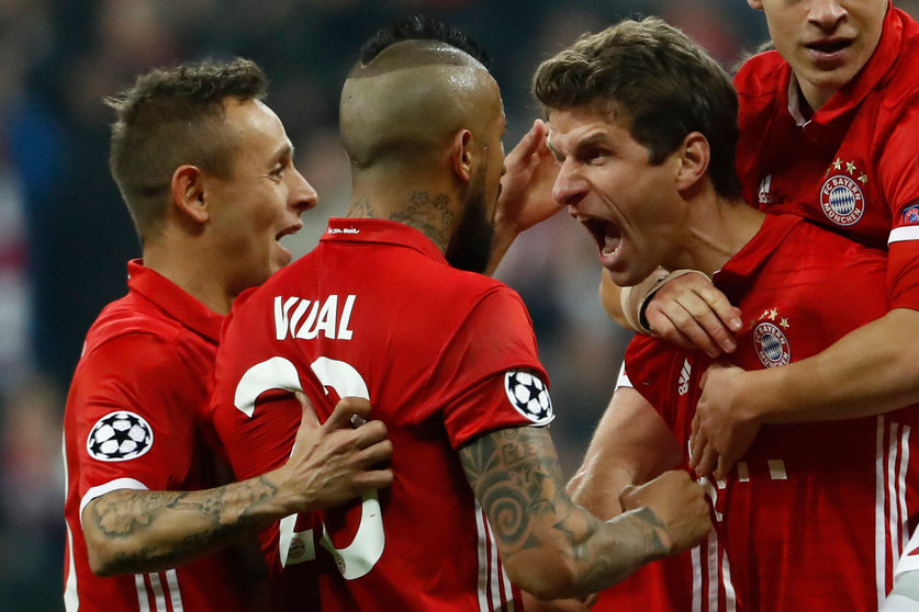 Bayern Munich derrotó 5-1 al Arsenal en los octavos de final de la Champions League.