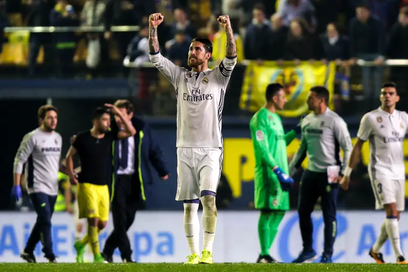 Real Madrid's defender, Sergio Ramos, celebrates at the end of the Spanish League football match Villarreal CF vs Real Madrid at El Madrigal stadium in Vila-real on February 26, 2017.  / AFP PHOTO / BIEL ALINO