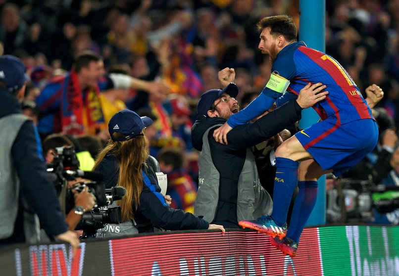 Messi celebra la remontada del Barcelona ante el PSG.