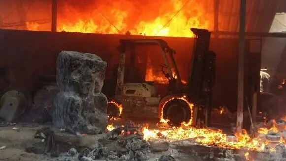 Incendio en bodega de hilos