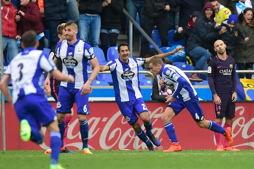 El Depor sorprendió al Barcelona y lo venció 2-1