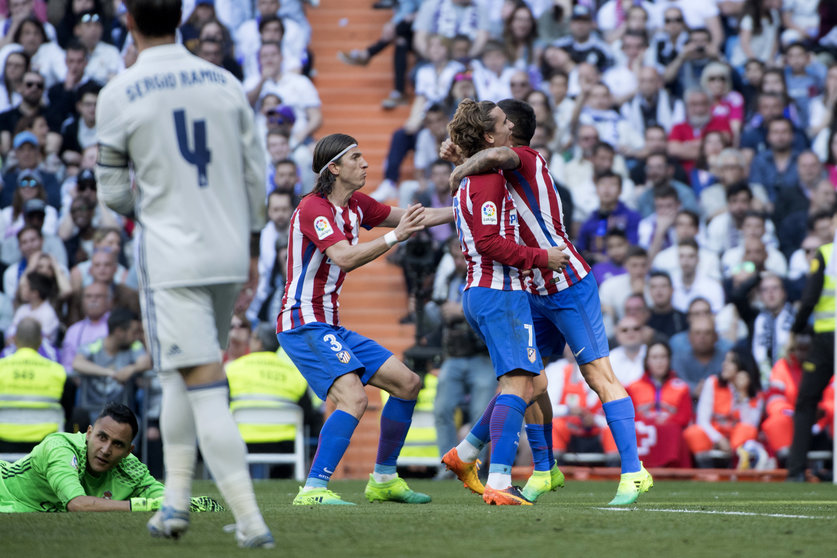 Jugadores del Atlético de Madrid festejan el gol de Antoine Griezmann en el 1-1 ante Real Madrid