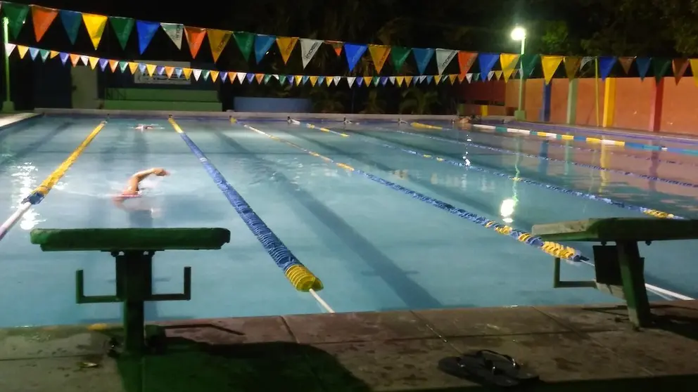 Piscina del estadio Mágico González