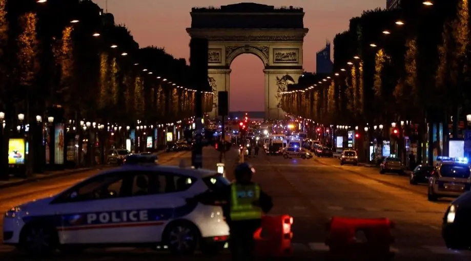 Tiroteo en los Campos Elíseos, París